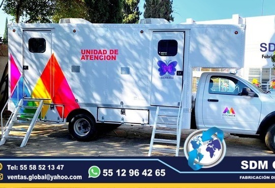Fabricacion conversion, equipamiento y Venta de Unidades Moviles Medicas, Seguridad, Gobieno, Oficinas, Cobro, Rescate, Salvamento, Proteccion, Higiene, Traslado de Reos. Las unidades móviles especiales son vehículos adaptados para llevar servicios y atención a diferentes lugares, especialmente a zonas remotas o de difícil acceso. Estas unidades pueden ser utilizadas para diversos fines, como atención médica, educación, trámites gubernamentales, y más, llevando la atención directamente a la población.Unidades médicas móviles: Equipadas con consultorios, laboratorios o áreas de atención para brindar servicios de salud a comunidades alejadas, Unidades de capacitación móvil: Aulas móviles o centros de capacitación que llevan programas educativos y de formación a diferentes lugares, Unidades de atención gubernamental móvil: Ofrecen servicios como trámites legales, registro civil o asesoría en comunidades distantes,Beneficios de las unidades móviles especiales:Mayor alcance:Permiten llegar a poblaciones que no tienen fácil acceso a servicios o centros de atención. Mayor eficiencia:Ofrecen servicios de manera descentralizada, adaptándose a las necesidades de cada comunidad. Mayor impacto:Al acercar los servicios a la población, se genera un impacto positivo en la calidad de vida de las personas. Flexibilidad:Pueden adaptarse a diferentes tipos de vehículos camiones, furgonetas, autobuses) dependiendo de las necesidades.
